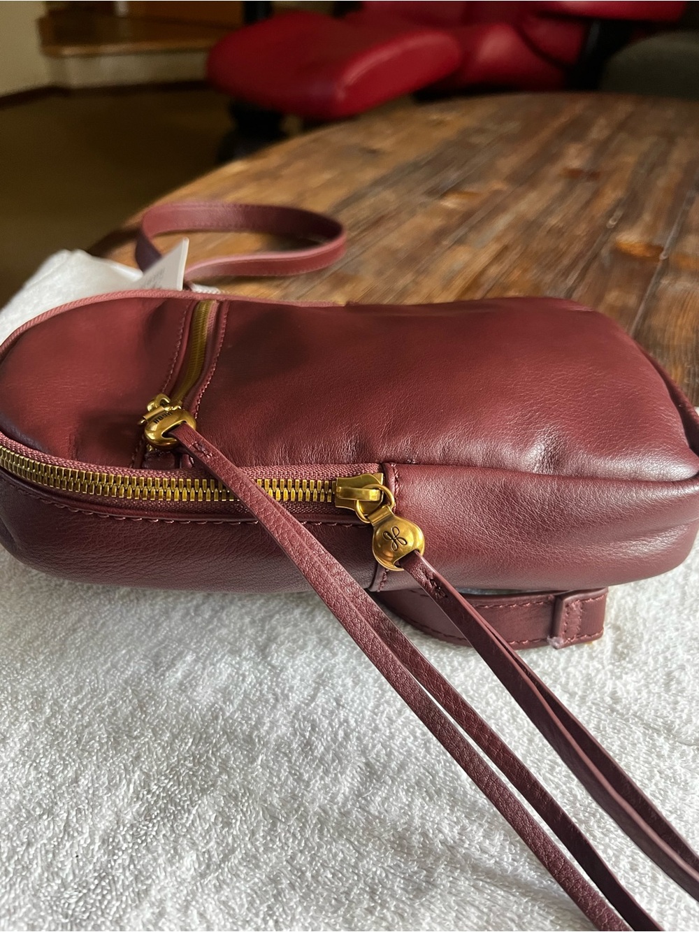 HOBO Ryder convertible crossbody backpack - Picture 6 of 11